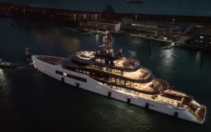 يخت بانجيا.. تحفة بحرية جديدة بطول 80 متراً من أميلز (فيديو)