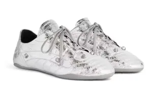 الفخامة تلتقي بالراحة: بالينسياغا تكشف عن أحدث إبداعاتها الرياضية