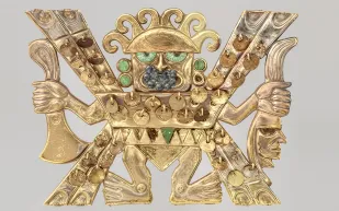 اكتشاف “حلية قاطع الرأس” الذهبية.. قطعة نادرة من حضارة الموتشي في بيرو