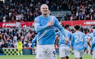 مانشستر سيتي يهزم برينتفورد وهالاند يواصل التألق التهديفي (فيديو)