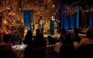 سيمفونية من الفن والنكهات الراقية: "لا تابل دو ميوزيك هول" نجم فريد للترفيه الغامر في دبي