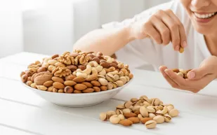 هل المكسرات تعيق خسارة الوزن؟ الدراسات الحديثة تكشف الحقيقة المدهشة