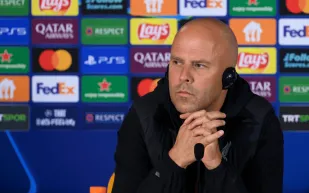 سلوت يتحدث عن أزمة ليفربول: لماذا بقي محمد صلاح على مقاعد البدلاء؟