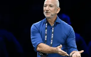 جيف بيزوس يحذّر من فقاعة الذكاء الاصطناعي: التأثير سيكون عالميًا وجذريًا