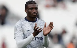 قدوس يقود توتنهام للفوز على ليدز ويهدي الفريق المركز الثاني