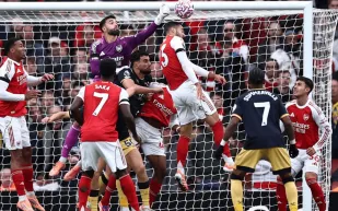 أرسنال يهزم وست هام بثنائية نظيفة ويقترب من صدارة الدوري الإنجليزي (فيديو) 