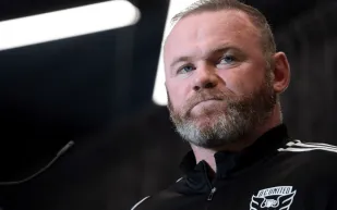 واين روني يكشف سر "المصاصة" الشهيرة بعد أكثر من 20 عامًا