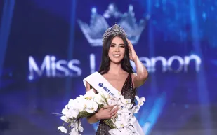 من هي بيرلا حرب ملكة جمال لبنان 2025؟  (صور)