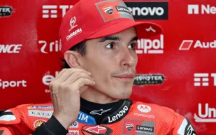 حادثة قوية تضع مارك ماركيز في فحوصات عاجلة بعد سباق إندونيسيا (فيديو)