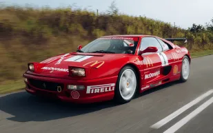 اكتشف تحفة فيراري إف355 تشالنج الكلاسيكية قبل مزاد أكتوبر