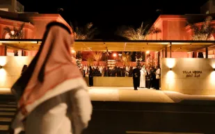  وزير الثقافة يفتتح مؤسسة "فيلا الحجر" أول بيت ثقافي سعودي–فرنسي في العلا (فيديو)