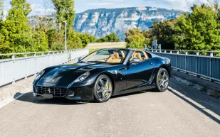 بسعر قد يصل إلى مليوني دولار.. Ferrari SA Aperta 2011 في مزاد نادر.. تعرف على مواصفاتها 