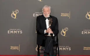 كيف حافظ ديك فان دايك على نشاطه وإبداعه حتى عمر الـ 100؟