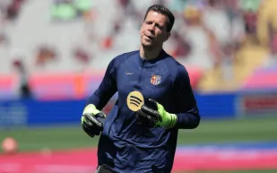 لماذا يحاول تشيزني الابتعاد عن خوض الكلاسيكو أمام ريال مدريد؟ (فيديو)