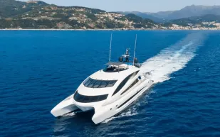 "سفينة فضائية على الماء".. تحفة بحرية من توقيع بورشه