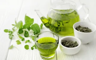 معجزة الشاي الأخضر.. كيف يحمي عضلاتك من أضرار السمنة ويحسن مستوى السكر في الدم؟