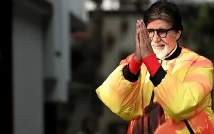 في عيد ميلاده الـ 83.. كم تبلغ ثروة النجم أميتاب باتشان؟