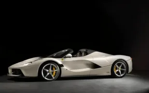 بيع فيراري لافيراري أبيرتا 2017 بسعر قياسي في مزاد RM Zurich