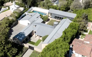 لماذا عرضت ديان كيتون منزلها الفاخر للبيع قبل وفاتها المفاجئة؟