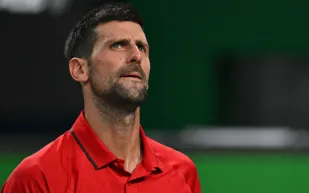 نوفاك ديوكوفيتش يودّع شنغهاي ماسترز بعد إصابة مؤلمة (صور)