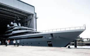 ليڤاياثان.. يخت نيويل الجديد يكرّم 2000 عامل بدلاً من مظاهر التفاخر (فيديو)