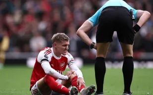 أرسنال يعلن غياب قائده أوديغارد لعدة أسابيع بسبب إصابة في الركبة (تفاصيل)