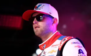 بايرون يصطدم بديلون في منطقة الصيانة ويودّع سباق لاس فيغاس مبكرًا