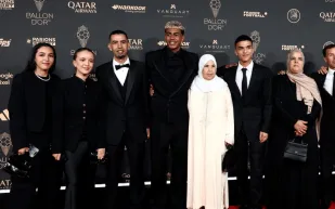 امتيازات عائلة لامين يامال تضغط على برشلونة.. طائرات خاصة ومفاجآت أخرى