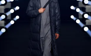 الزي السّعودي يعانق الشّارع: إطلالات رجاليّة مدهشة بـ أسبوع الموضة في الرياض