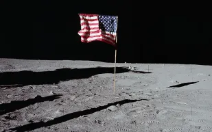 مزاد لبيع علم أبولو 11.. مجموعة كولينز تكشف أسرار الرحلة الأيقونية والسعر المتوقع