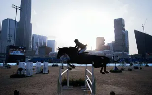 الرياض تستعد لاستضافة نهائي بطولة لونجين العالمية لقفز الحواجز 2025 (فيديو)