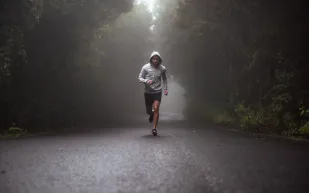 الإصابات المفاجئة أثناء الجري: دراسة تكشف الأسباب ونصائح الوقاية