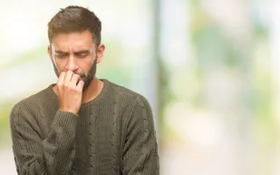 القلق والدوخة قد يكشفان عن ورم نادر.. دراسة جديدة تُثير الانتباه