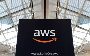 كيف أثّر توقف AWS على الإنترنت؟ وما سبب الانقطاع الواسع؟ أمازون توضح
