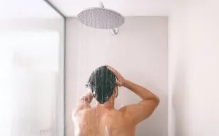 احترس: دراسة تكشف مستعمرات بكتيريا في حمامك حيث لا تتوقع