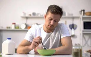 خبراء تغذية: الإفطار الغني بالبروتين يحارب التوتر ويُنظم الطاقة