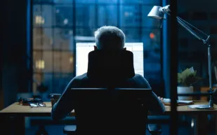 دراسة: التعرض للضوء ليلاً يزيد خطر أمراض القلب بنسبة تصل إلى 56%