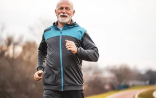 دراسة: البشر في الخمسينيات والستينيات يبلغون ذروة أدائهم العقلي