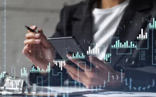 سوق الأسهم السعودية يتراجع بنسبة 0.8% وسط توترات تجارية عالمية