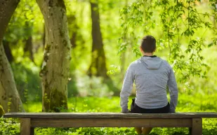 لماذا يموت الشباب أكثر رغم  انخفاض الوفيات العالمية؟ دراسة تجيب