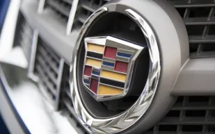 عصر جديد للقيادة الفاخرة: كاديلاك تتحدث معك وتقود نفسها