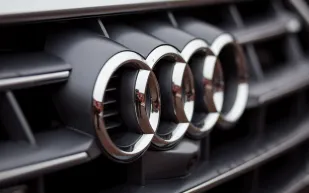 محرك أودي R8 V10: السرعة الفائقة والتفاعل اللحظي في عالم السيارات الفاخرة