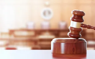 مقتنيات بينغ وكاثرين كروسبي في مزاد يروي قصة حب خالدة 