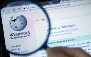 ويكيبيديا تنتقد مشروع إيلون ماسك الجديد: "صُنعت بأيدي البشر لا الآلات"
