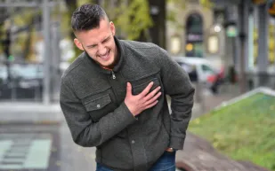 دراسة تحذر: ارتجاع المريء يزيد خطر النوبة القلبية بنسبة 27%