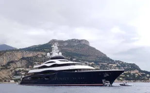 يخت زوكربيرغ العملاق Launchpad يعود للبحر بعد ترقية فاخرة (فيديو)