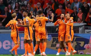 هولندا تكتسح فنلندا برباعية وتواصل تصدرها لتصفيات كأس العالم 2026 (فيديو)