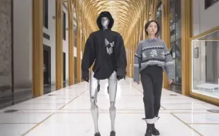 "يونيتي روبوتيكس" تكشف عن H2.. روبوت بوجه بشري ومرونة مذهلة