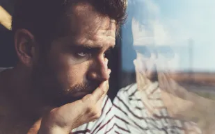 حين يتآكل القلب بصمت: لماذا ينهك الإرهاق العاطفي الأزواج؟