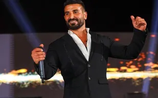 شقيق الفنان أحمد سعد يكشف آخر تطورات حالته الصحية ويرد على الشائعات (فيديو)